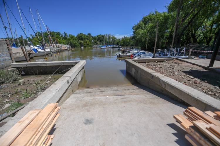 Juan Andreotti visitó el nuevo Muelle Público Municipal en su última etapa de obra