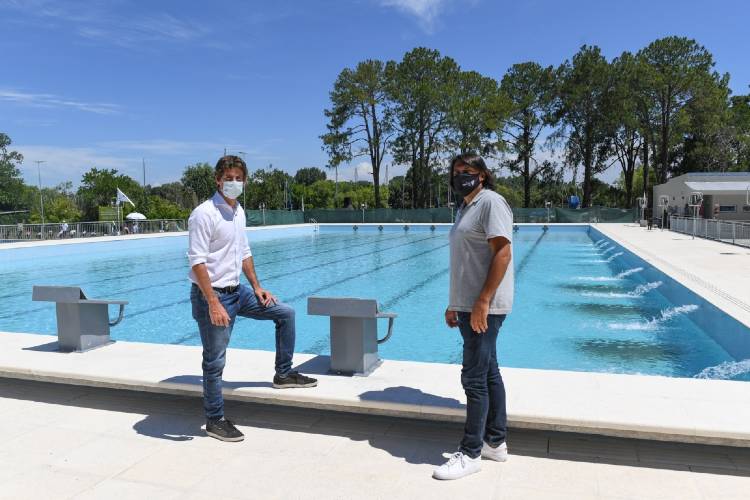 Juan Andreotti presentó la nueva Pileta Olímpica del Polideportivo N°3 Juan Andreotti presentó la nueva Pileta Olímpica del Polideportivo N°3