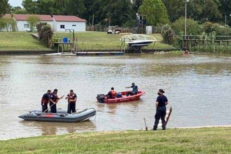 Buscan a un joven de 17 años que se arrojó a un arroyo en un barrio privado de Tigre Buscan a un joven de 17 años que se arrojó a un arroyo en un barrio privado de Tigre