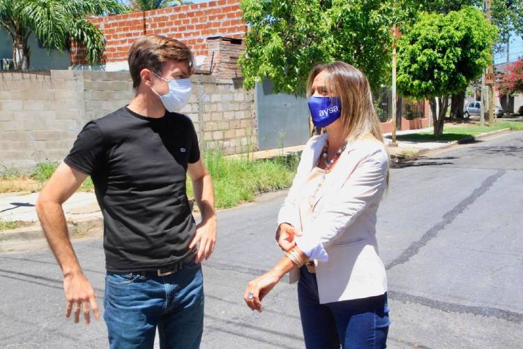 Malena Galmarini y Lucas Ghi pusieron en servicio cloacas para más de 3400 vecinos en Morón.