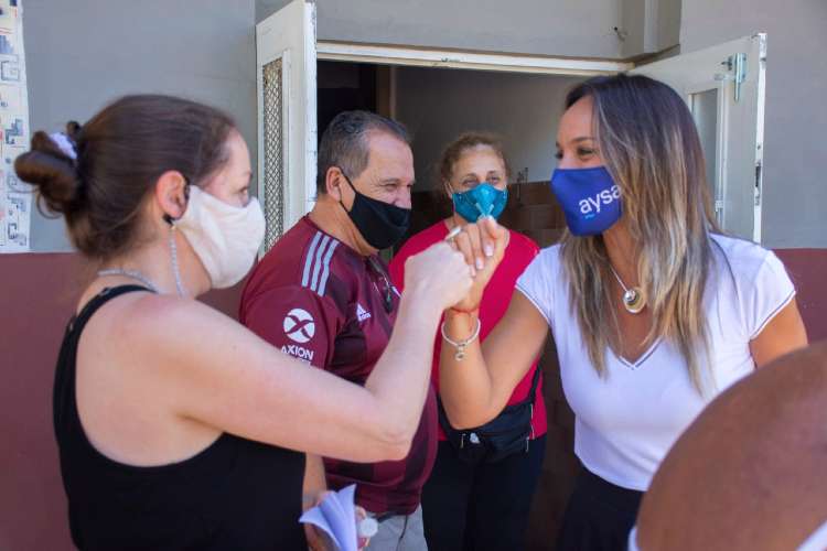 Malena Galmarini y Alejo Chornobroff habilitaron una red de cloacas que beneficiarán a más de 7400 vecinos de Avellaneda.