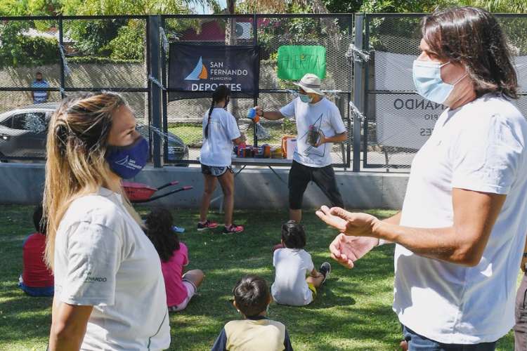 Chicas y chicos de las Colonias de San Fernando aprenden a reciclar y hacer huertas. Chicas y chicos de las Colonias de San Fernando aprenden a reciclar y hacer huertas.