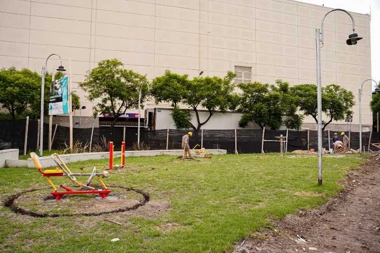 Vicente López avanza con la remodelación de la plaza White de Munro Vicente López avanza con la remodelación de la plaza White de Munro