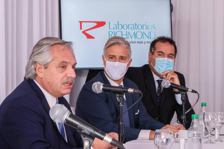El presidente visito la planta del laboratorio Richmond en Pilar