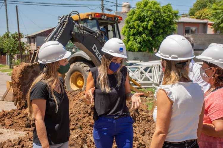 Malena Galmarini recorrió en Tigre una obra de cloacas que beneficiará a más de 14.000 habitantes Malena Galmarini recorrió en Tigre una obra de cloacas que beneficiará a más de 14.000 habitantes