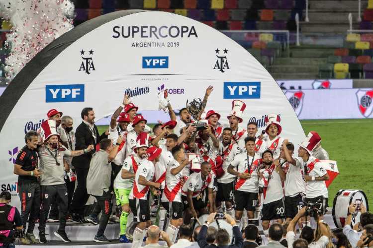 River se consagró campeón de la Supercopa Argentina al golear a Racing