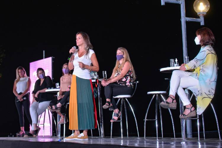 Malena Galmarini encabezó el Encuentro Federal de Mujeres FR en San Fernando Malena Galmarini encabezó el Encuentro Federal de Mujeres FR en San Fernando