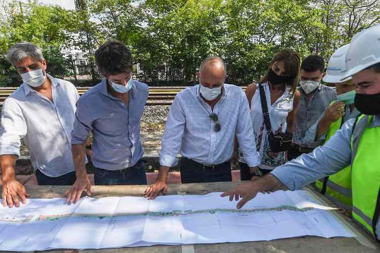 Juan Andreotti recorrió con autoridades de ADIF la obra del nuevo Paseo Aeróbico en la calle Mansilla 
