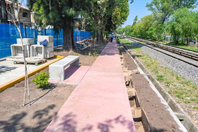 Juan Andreotti recorrió con autoridades de ADIF la obra del nuevo Paseo Aeróbico en la calle Mansilla 