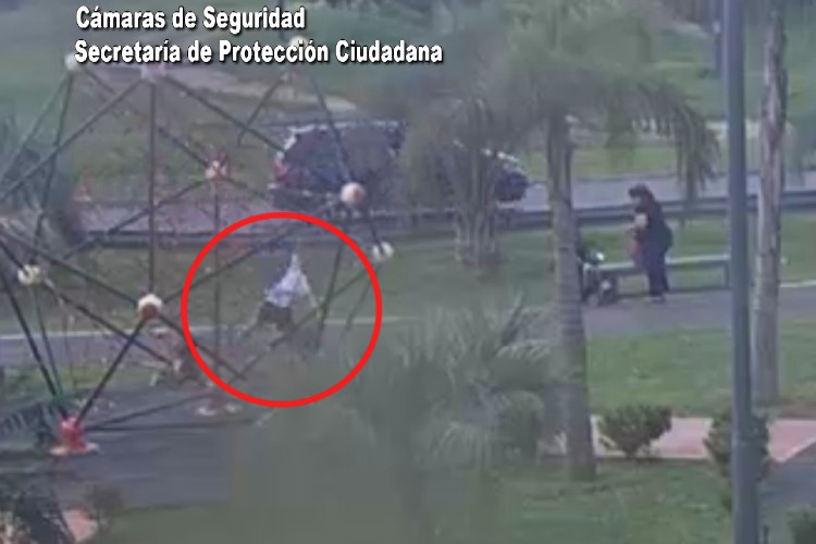  Video: Asisten a un niño accidentado en una plaza de Tigre