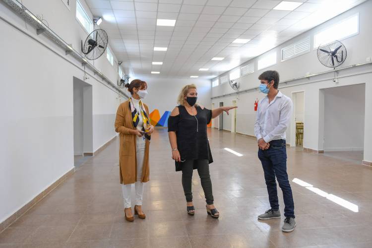 Juan Andreotti inauguró una renovada Secundaria N°1 en el Barrio Infico