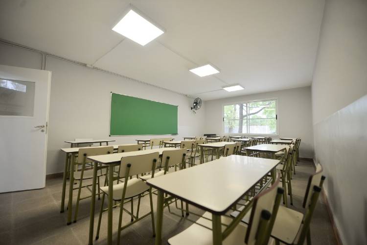 Juan Andreotti inauguró una renovada Secundaria N°1 en el Barrio Infico
