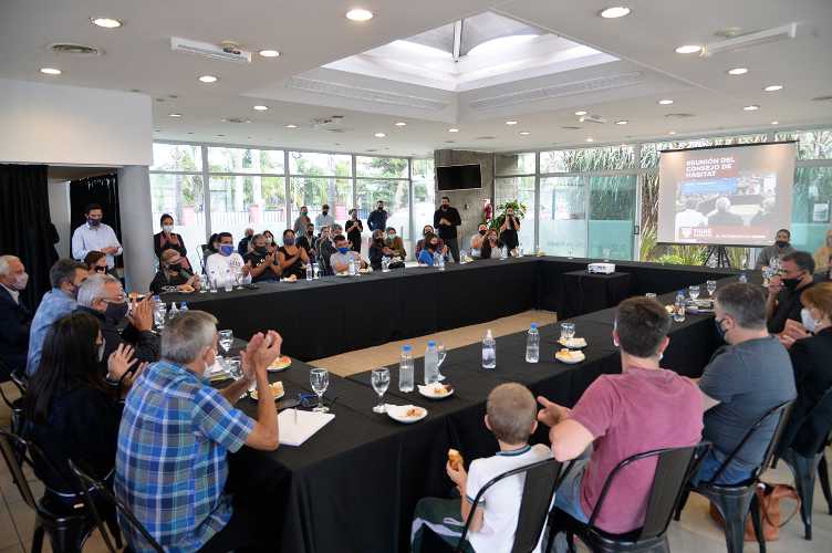 Julio Zamora firmó un convenio que garantiza la regularización dominial de más de 30 familias de Villa La Ñata