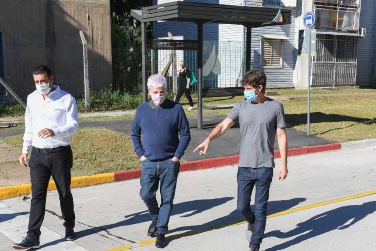 Juan Andreotti presentó la finalización de la repavimentación de la calle Carlos Casares Juan Andreotti presentó la finalización de la repavimentación de la calle Carlos Casares