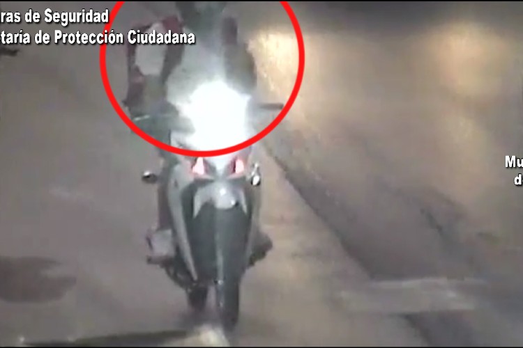 Hacía delivery con una moto robada pero fue identificado y detenido