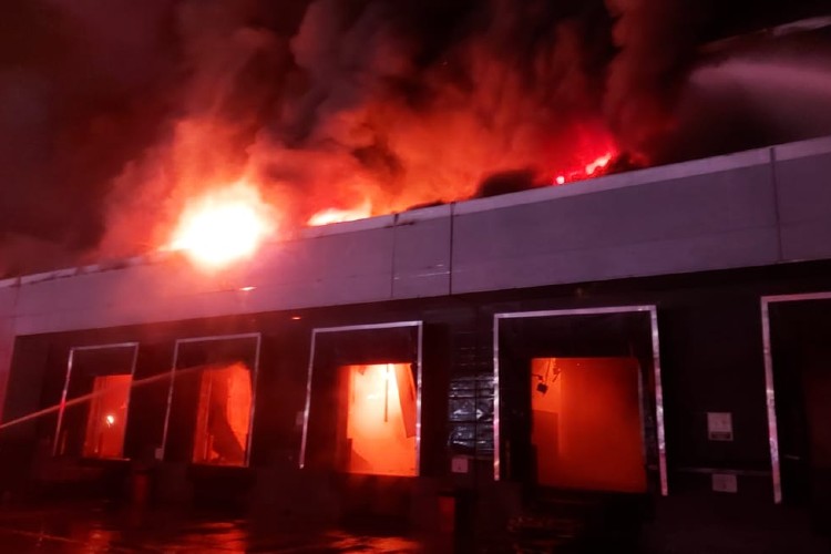 Feroz incendio en la panificadora Bimbo Feroz incendio en la panificadora Bimbo