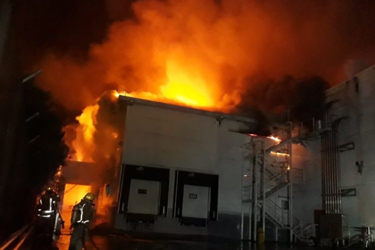 Feroz incendio en la panificadora Bimbo Feroz incendio en la panificadora Bimbo