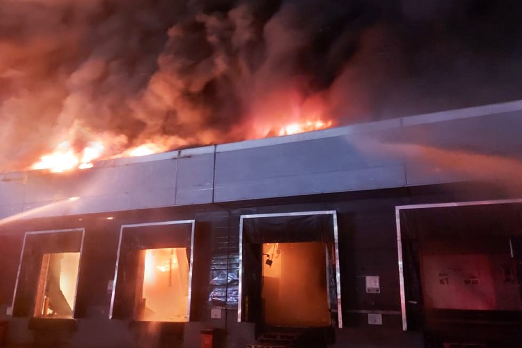Bomberos controlaron el devastador incendio en la fábrica Bimbo de San Fernando Bomberos controlaron el devastador incendio en la fábrica Bimbo de San Fernando