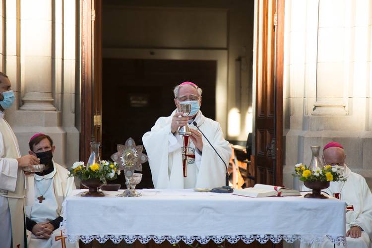 La ceremonia religiosa, presidida por el Obispo de San Isidro, monseñor Oscar Ojea La ceremonia religiosa, presidida por el Obispo de San Isidro, monseñor Oscar Ojea