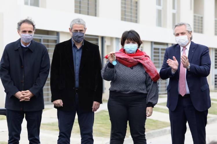 El presidente entregó en San Martín la vivienda 10 mil del programa Casa Propia