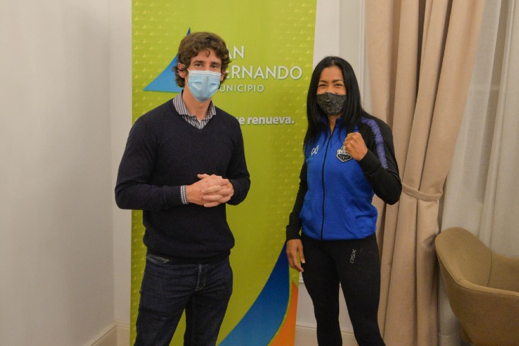 Juan Andreotti recibió a Érica "Pantera" Farías antes de viajar a Las Vegas, donde disputará el título mundial de boxeo - Vimarsana News
