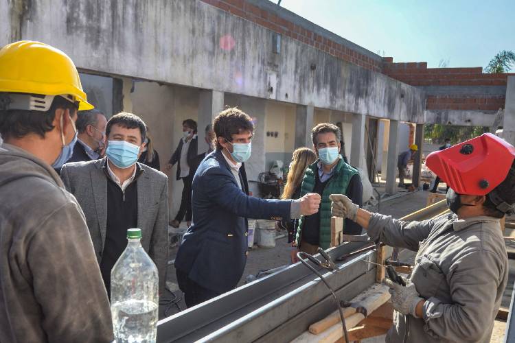 Andreotti y Arroyo recorrieron la obra de la Unidad de Desarrollo Infantil de Villa Jardín y firmaron convenio