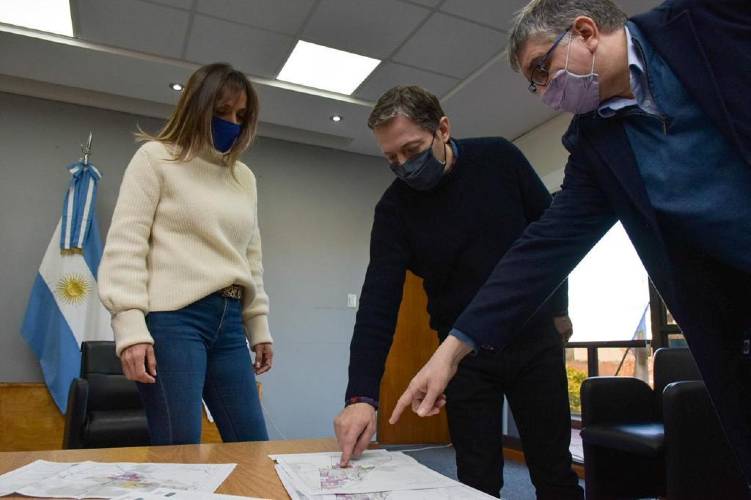 Malena Galmarini y Fernando Gray avanzaron con obras de agua y cloacas para Esteban Echeverría