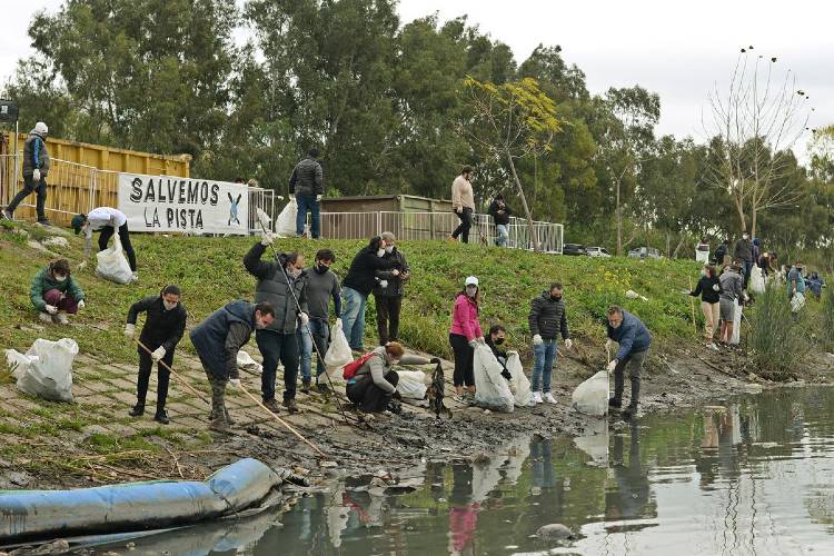 jornada de Limpieza en la Pista Nacional de Remo en Tigre