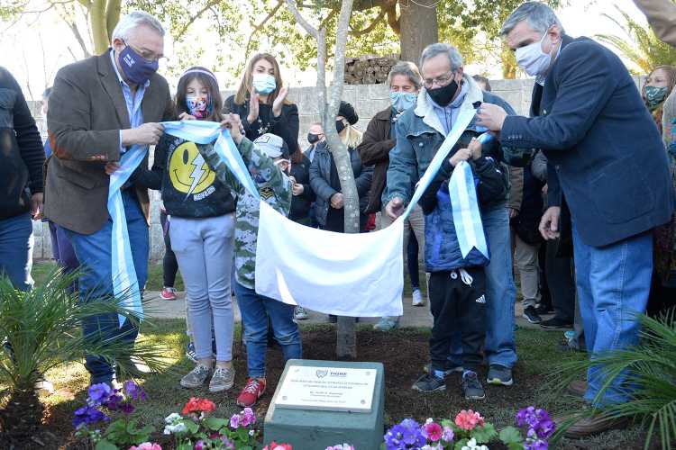 Julio Zamora inauguró la senda aeróbica “Radio Nacional” renovado por el Municipio de Tigre Julio Zamora inauguró la senda aeróbica “Radio Nacional” renovado por el Municipio de Tigre