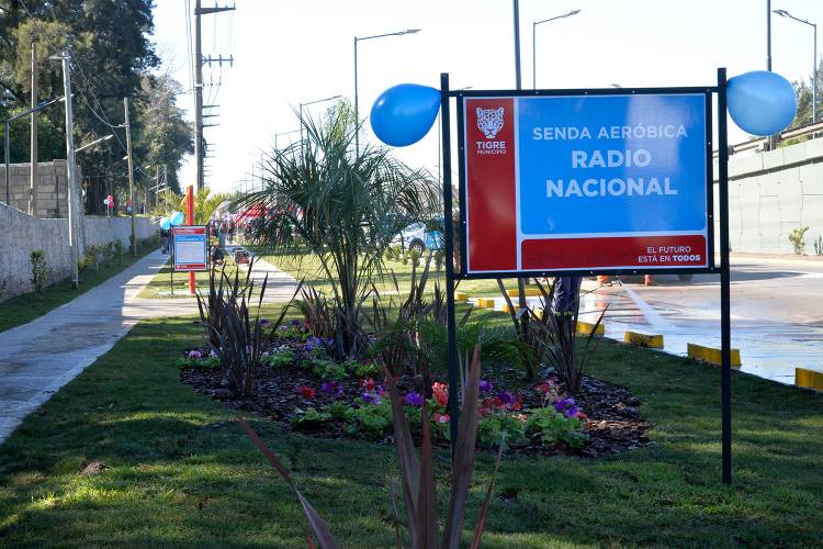 Julio Zamora inauguró la senda aeróbica “Radio Nacional” renovado por el Municipio de Tigre Julio Zamora inauguró la senda aeróbica “Radio Nacional” renovado por el Municipio de Tigre