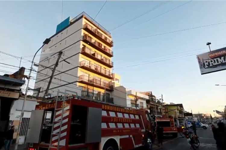 Incendio trágico en Caseros: Tres bomberos fallecidos