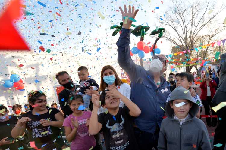 El intendente Julio Zamora junto a la concejala Gisela Zamora encabezaron la inauguración de la plazoleta Almirante Brown El intendente Julio Zamora junto a la concejala Gisela Zamora encabezaron la inauguración de la plazoleta Almirante Brown