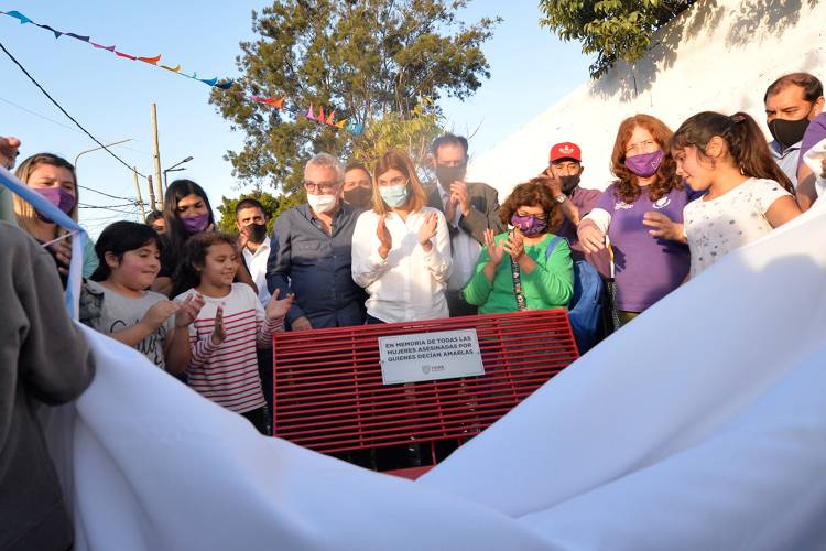El intendente Julio Zamora junto a la concejala Gisela Zamora encabezaron la inauguración de la plazoleta Almirante Brown El intendente Julio Zamora junto a la concejala Gisela Zamora encabezaron la inauguración de la plazoleta Almirante Brown