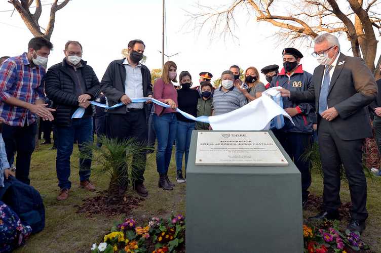 Julio Zamora inauguró una senda aeróbica en homenaje a un bombero de Benavidez fallecido por Covid Julio Zamora inauguró una senda aeróbica en homenaje a un bombero de Benavidez fallecido por Covid
