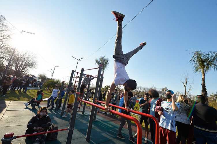 Julio Zamora inauguró una senda aeróbica en homenaje a un bombero de Benavidez fallecido por Covid Julio Zamora inauguró una senda aeróbica en homenaje a un bombero de Benavidez fallecido por Covid
