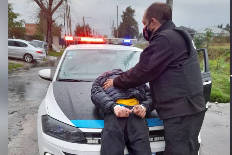 Robó un auto en Tigre y fue detenido minutos después Robó un auto en Tigre y fue detenido minutos después