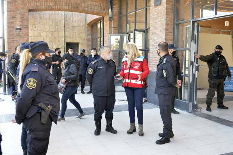 Ximena Guzmán en el operativo del día de la primavera Ximena Guzmán en el operativo del día de la primavera