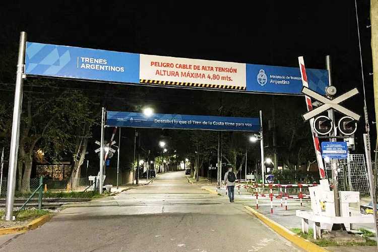 Trenes argentinos utiliza energía solar para la iluminación de los pasos a nivel del Tren e la Costa Trenes argentinos utiliza energía solar para la iluminación de los pasos a nivel del Tren e la Costa