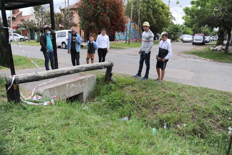 Encuentran muerta a una joven en una zanja de El Talar y detienen como presunto femicida a su pareja Encuentran muerta a una joven en una zanja de El Talar y detienen como presunto femicida a su pareja