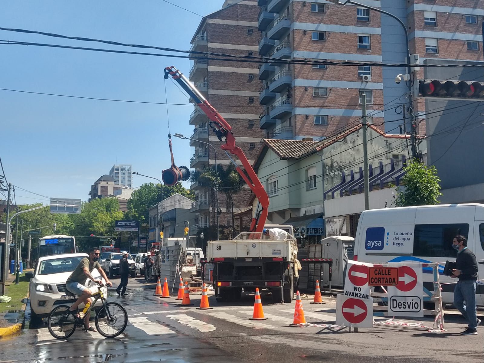 AySA mejora el suministro y la presión del agua potable con el recambio de dos grandes válvulas reguladoras en Tigre y San Fernando