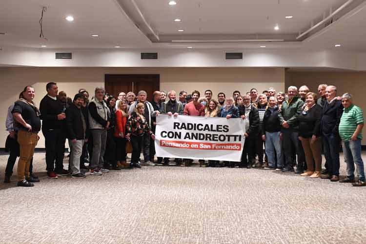  Radicales de San Fernando mostraron su apoyo a Andreotti