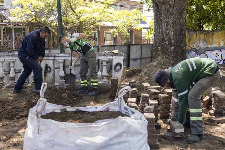 Avanzan las tareas de restauración en la plaza Mitre de San Isidro