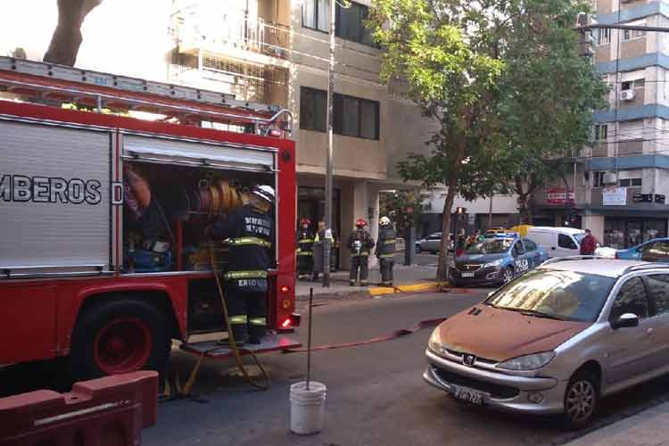 Un hombre sufrió quemaduras en incendio por un escape de gas en edificio de Palermo