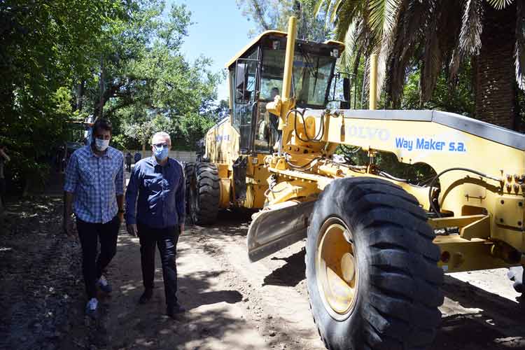 Julio Zamora supervisó la primera etapa del plan de asfaltos en el barrio La Bota de Benavídez Julio Zamora supervisó la primera etapa del plan de asfaltos en el barrio La Bota de Benavídez
