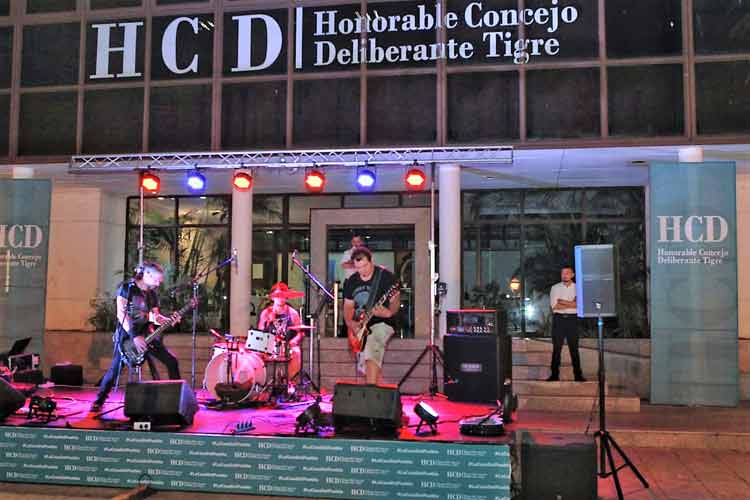 Cientos de vecinos disfrutaron de la tercera edición de Rock y Río en el HCD de Tigre