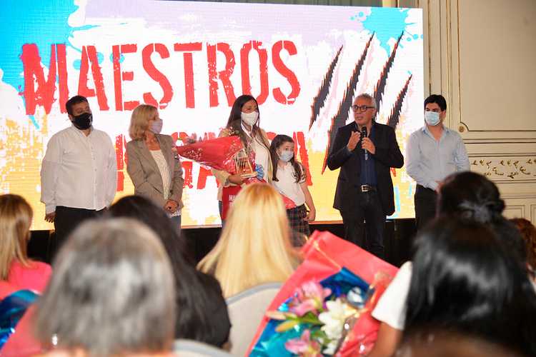 Tigre premió a los “Maestros con Garra” Tigre premió a los “Maestros con Garra”