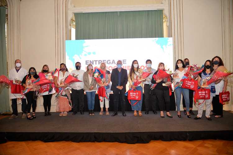 Tigre premió a los “Maestros con Garra” () Tigre premió a los “Maestros con Garra” ()