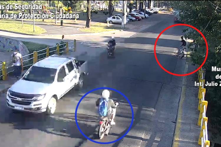 Las Cámaras de Tigre captan un violento accidente entre una moto y una bicicleta  