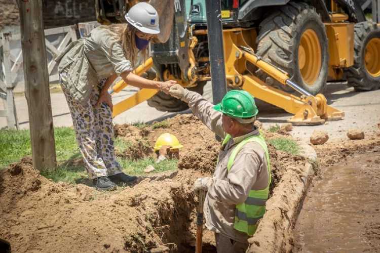 Malena Galmarini recorrió una obra de agua que beneficiará a más de 7.200 vecinos de Don Torcuato Malena Galmarini recorrió una obra de agua que beneficiará a más de 7.200 vecinos de Don Torcuato