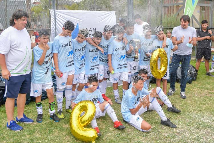 San Fernando premió a los participantes de su Liga de Fútbol Infantil y entregó kits deportivos